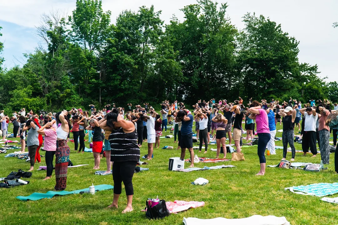 Hundreds of people doing Fascial Maneuvers together outdoors on the 2024 world tour